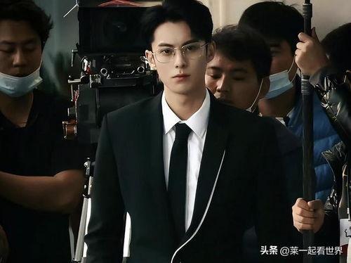 王鹤棣三傻吃瓜视频大全,欢乐搞笑瞬间大盘点