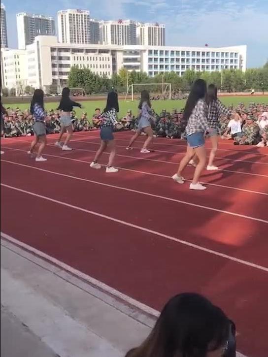 军训舞蹈吃瓜视频大全,盘点那些搞笑又温馨的瞬间