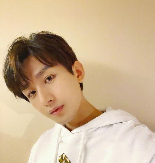 明星吃瓜成毅视频,明星间的趣味互动大揭秘